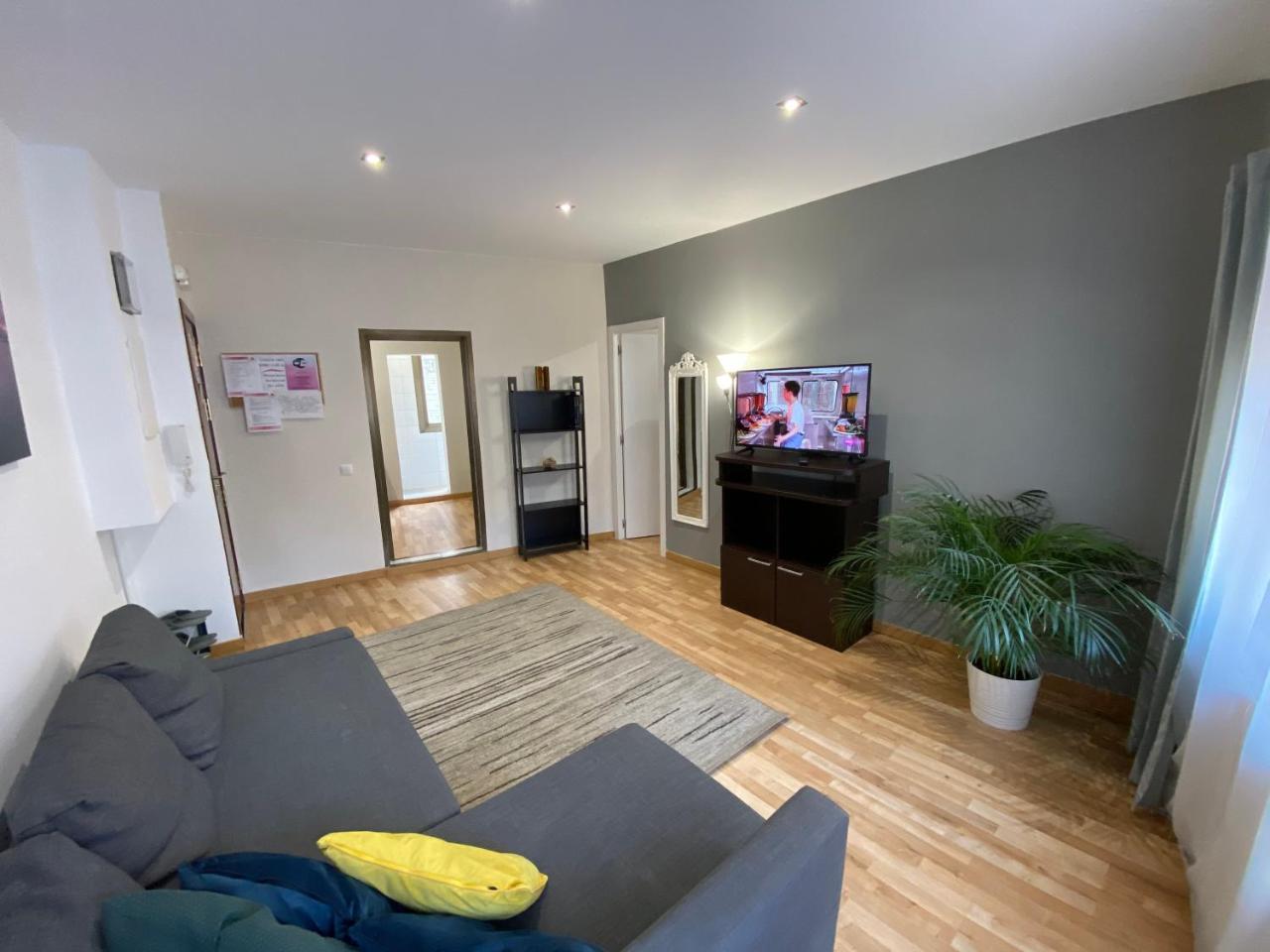 Comfortable Renovated Flat, Wifi! 2