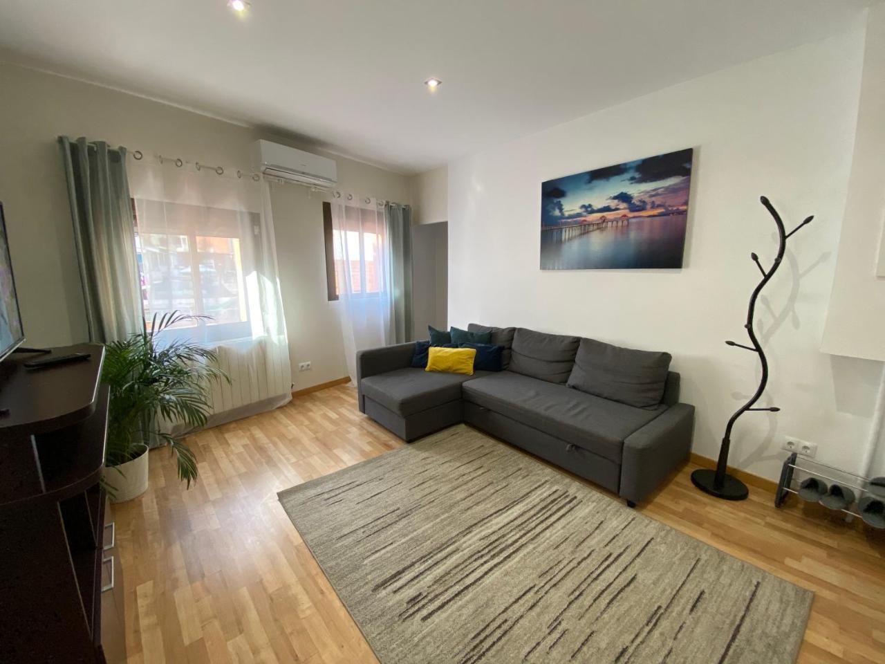 Comfortable Renovated Flat, Wifi! 1