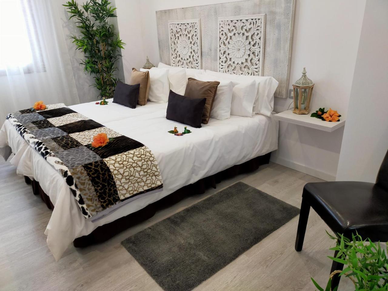 Room Plaza & Parking 2