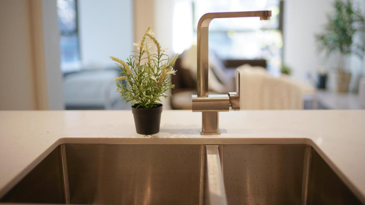 Sydney CBD Walk To Darling Harbour Modern 1 Bed Apt Nsy188 1