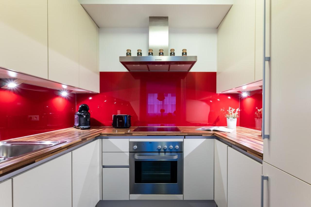 Wake Up in a Peaceful Flat with a Stellar Location 1