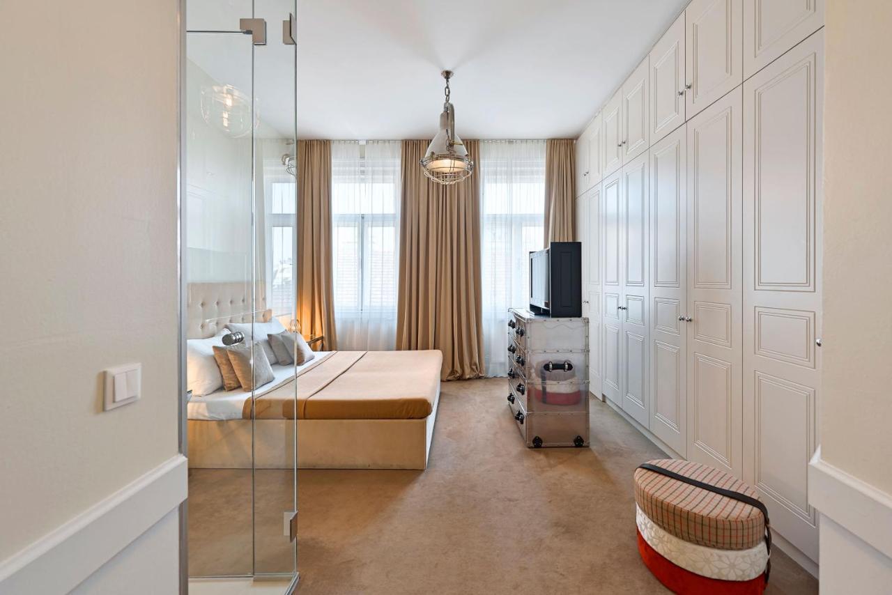 Apartments 6 Rooms 1