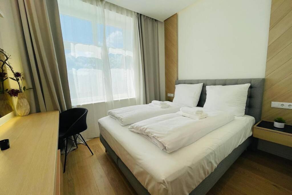 Zeus Design Apartments Unique #36 2