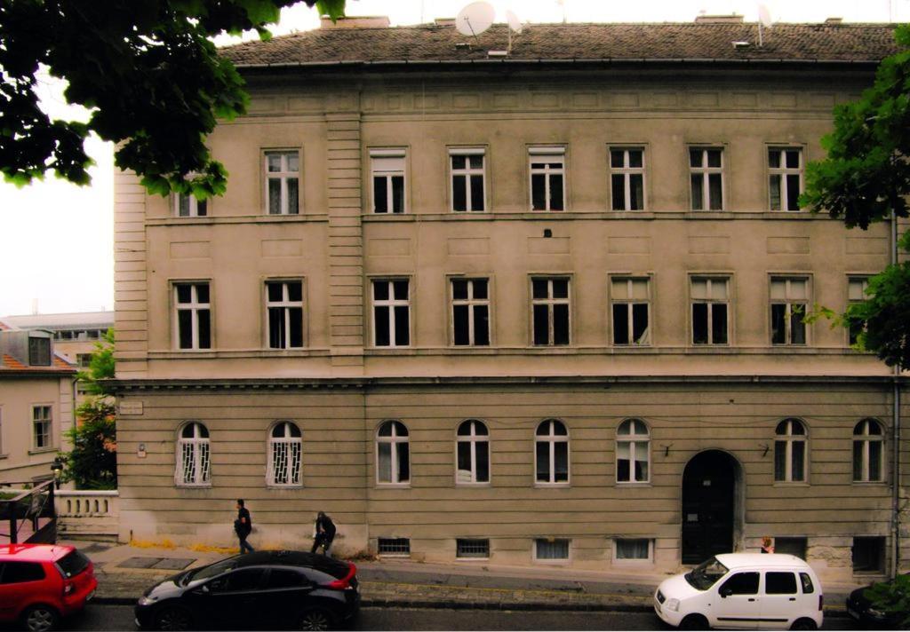 Balance Green Door 7