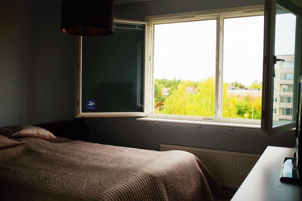 Central - 2 Bedroom Apartment 1