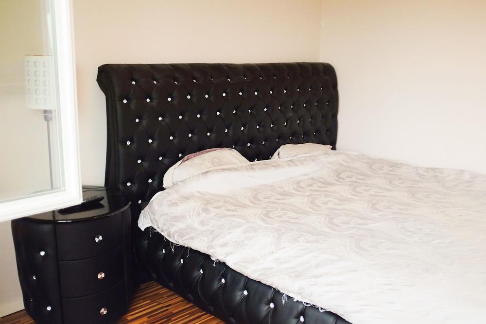 Central - 2 Bedroom Apartment 2