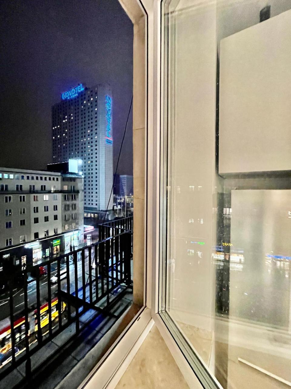 Super Forum 2 Metro Fast Wifi Netflix, Hbo, Appletv 1