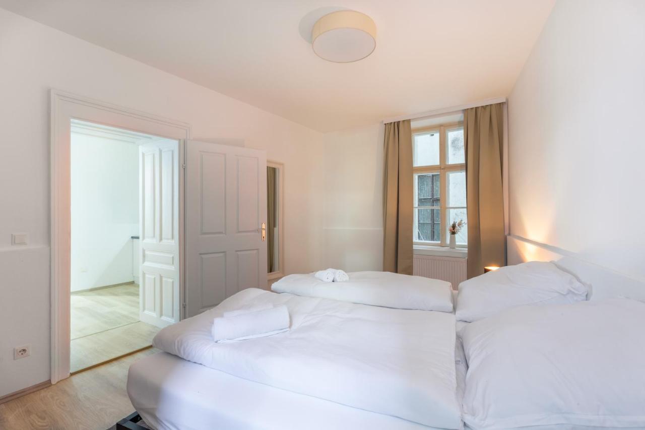 Servus at Naschmarkt 1