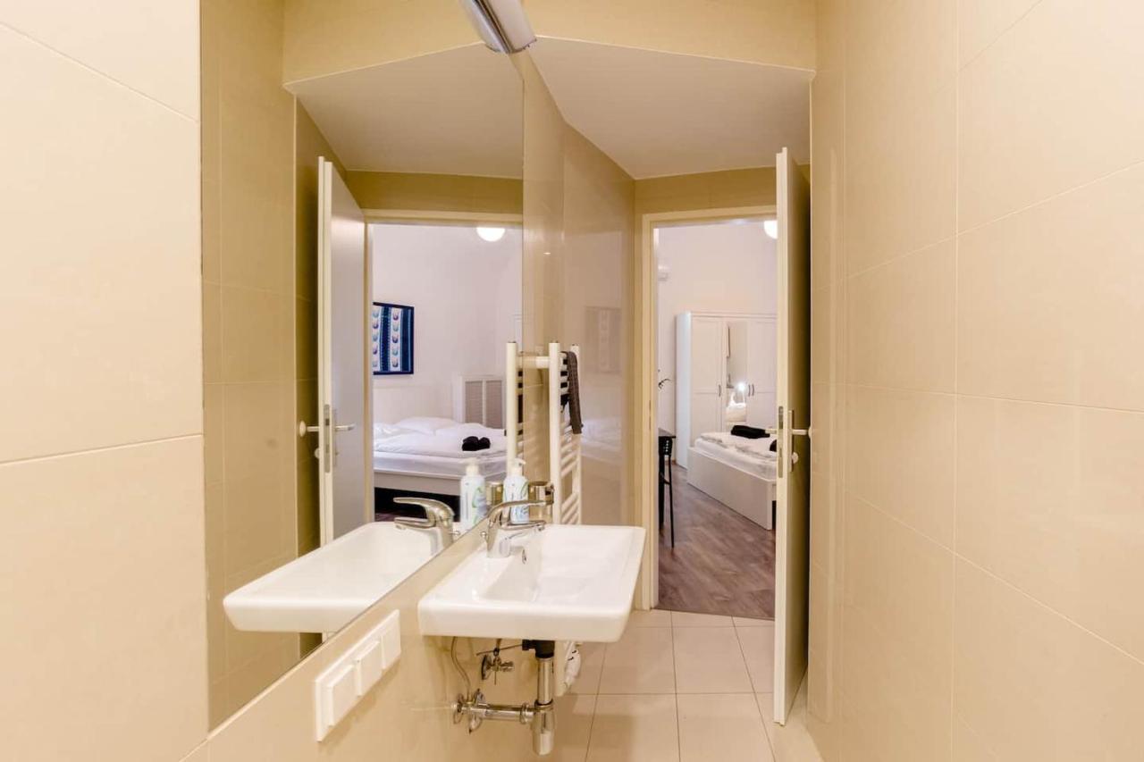 Air Condition I All Sights in Walking Distance I 201 Mbit Wifi 2