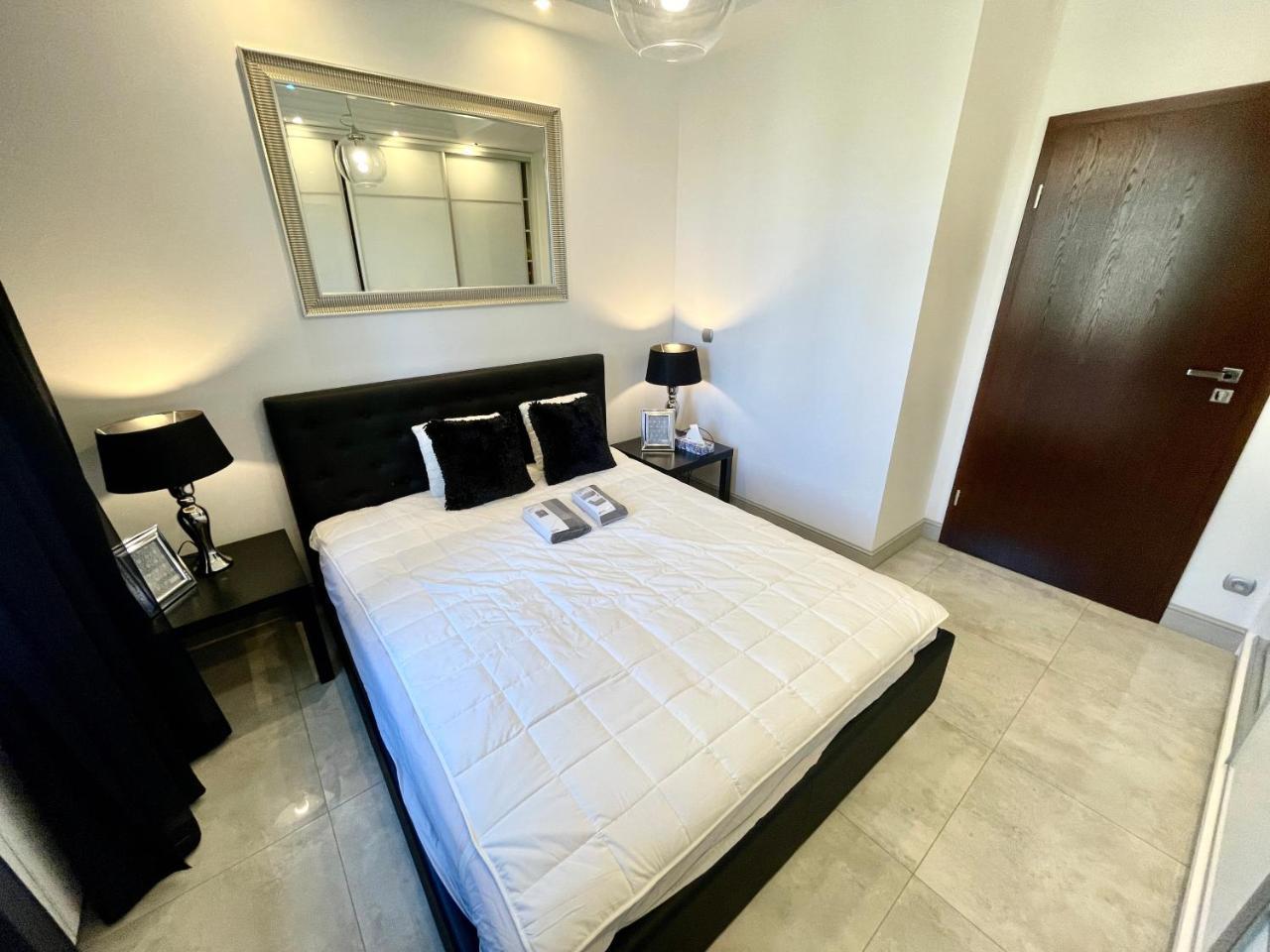 Top Class Metro Fast Wifi 100 Mbs 70’Tv Netflix Hbo Max Disney+ Appletv+ 1