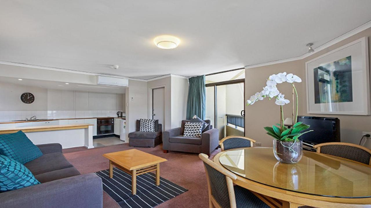 Apartment on Top of the Park 2