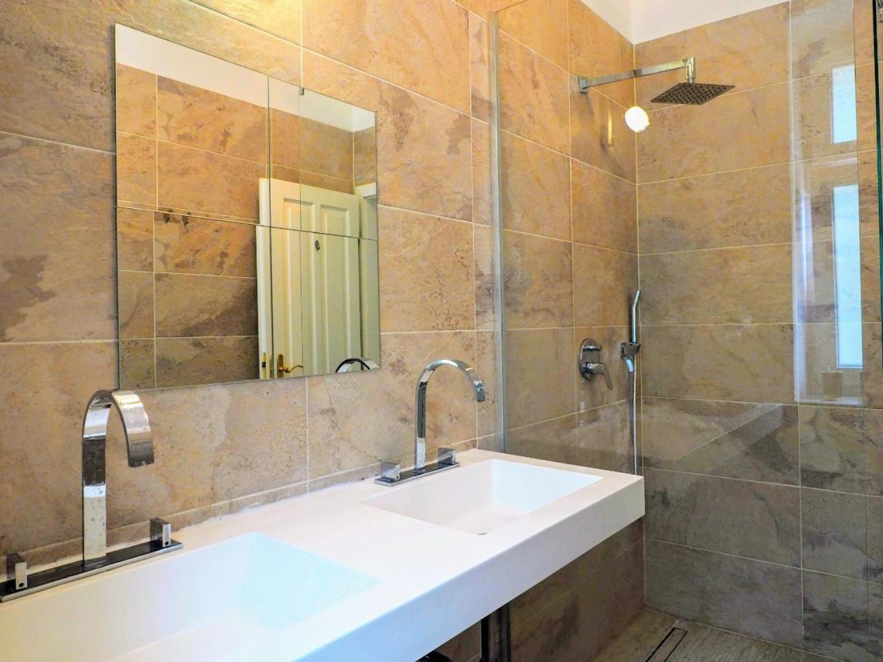 Close To Schonbrunn Apartments - Contactless 24h Check-In 1