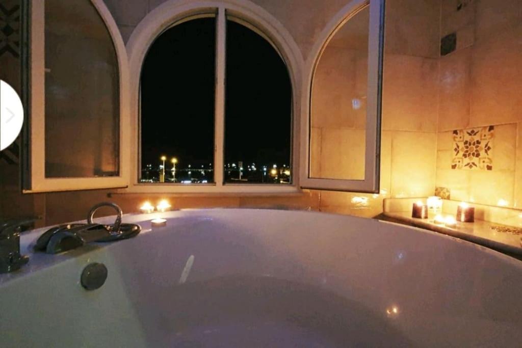 Sea View Flat - Includes Turkish Bath in Old Town.