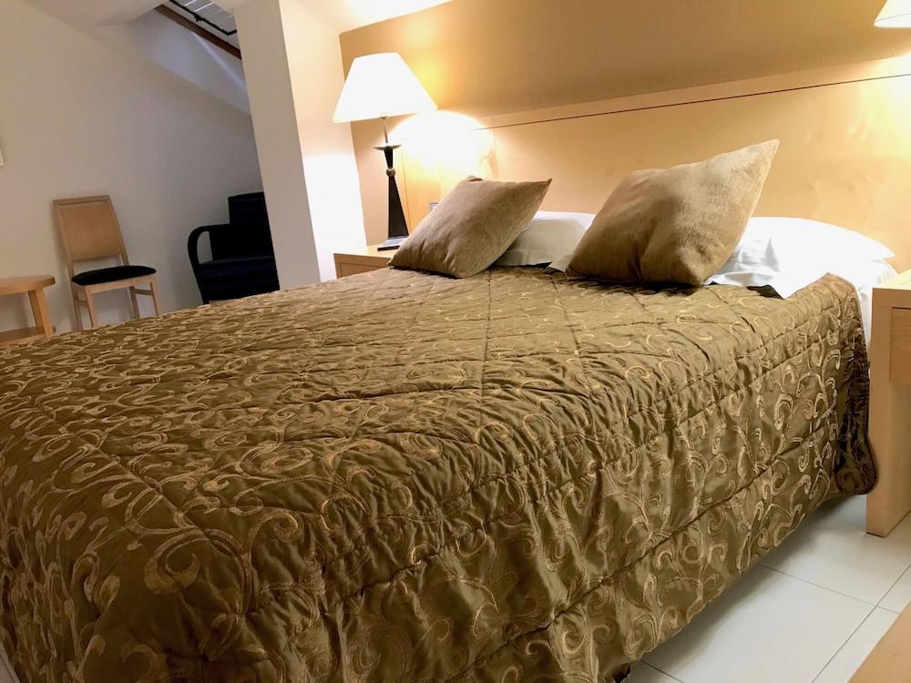 Hollywood Mirage - Excel Hotels & Resorts 1