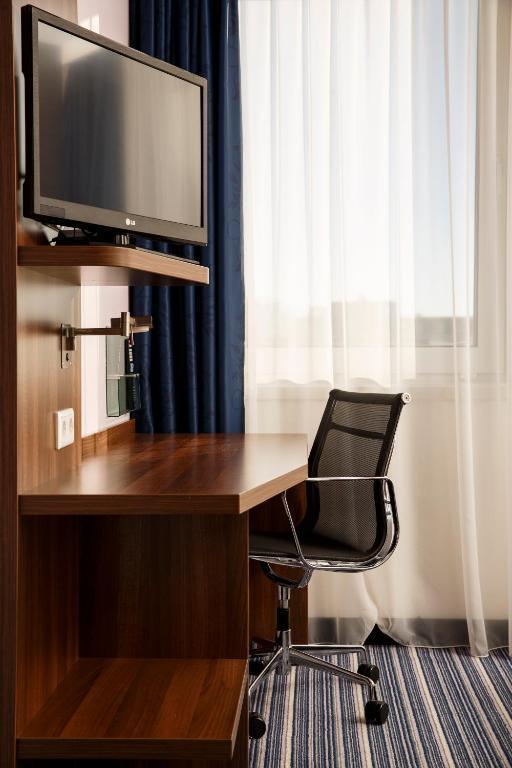 Holiday Inn Express Amsterdam - Sloterdijk Station 2