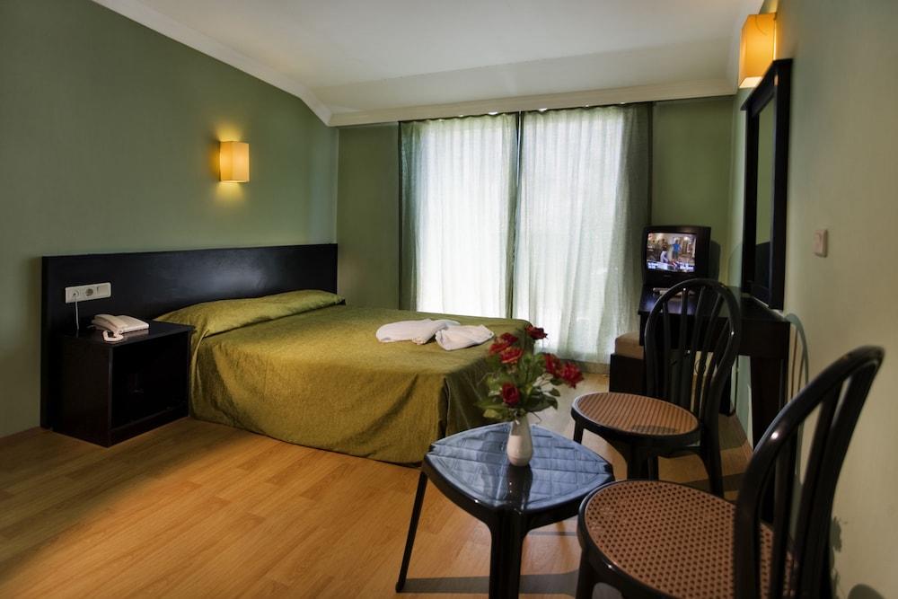 Larissa Hotel Beldibi 2