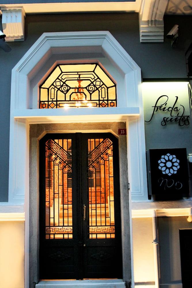 Frida Suites And Aparts