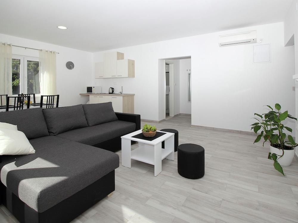 Modern Apartment in Mocici with Terrace 2