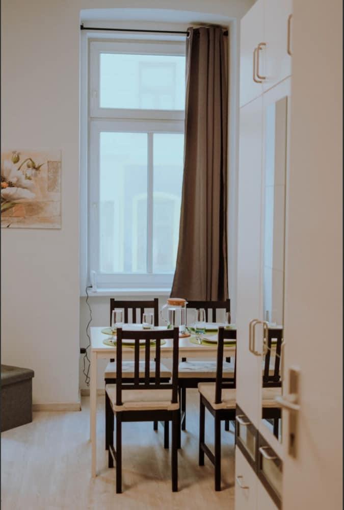 Modern City Apartment Near Central Park 2