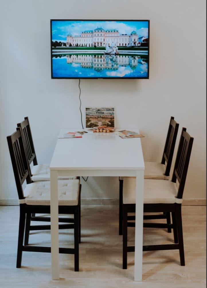 Modern City Apartment Near Central Park 1