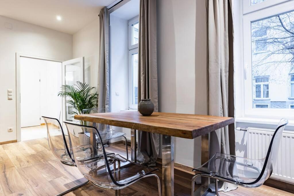 Modern Apartment Next To Subway Station 1