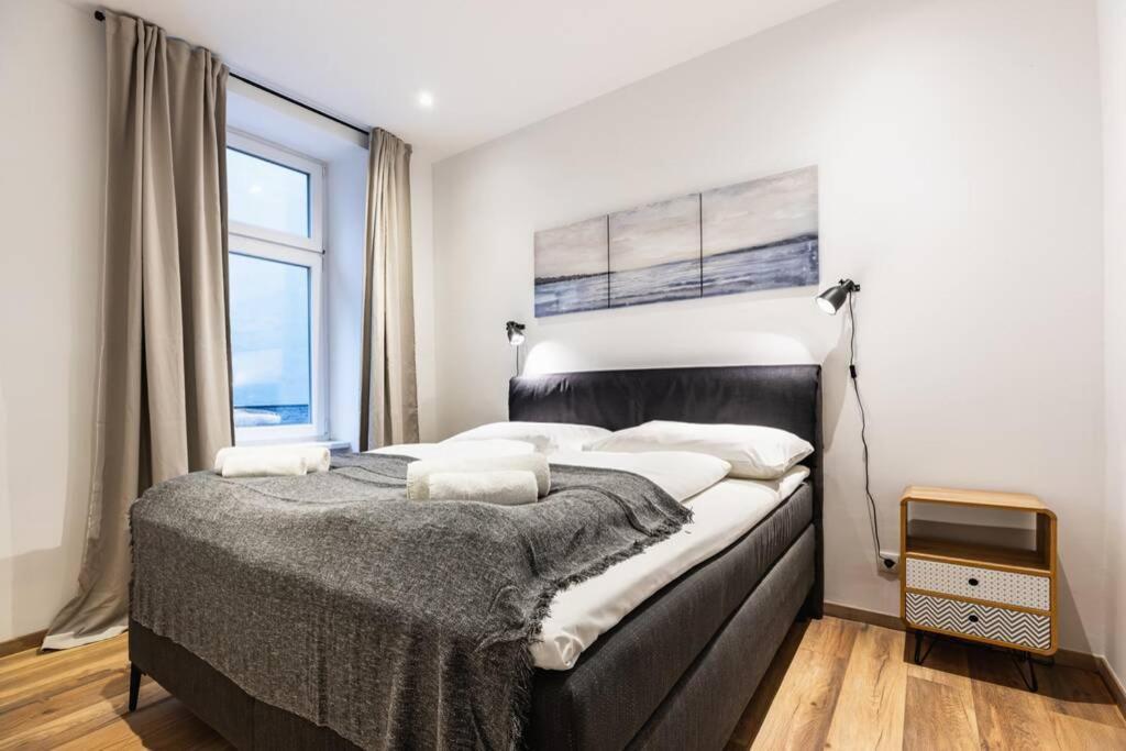 Modern Apartment Next To Subway Station 2