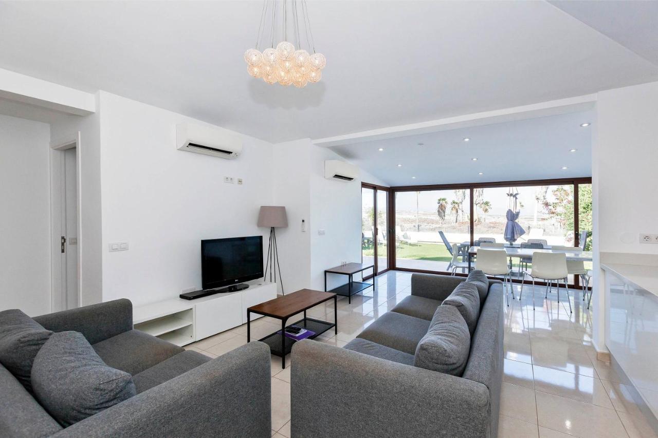 Paradise Found, Golf Del Sur 1