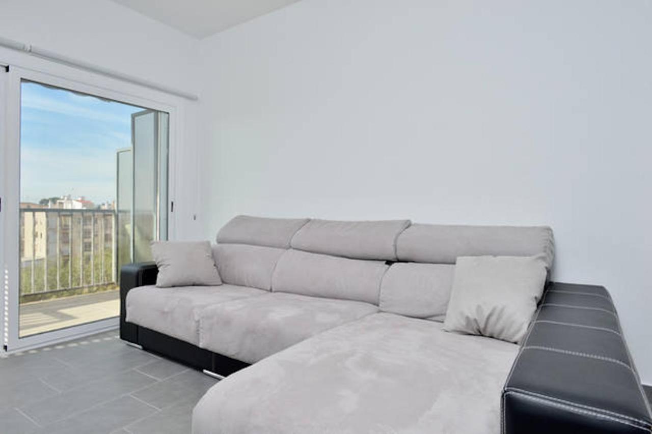 Cosy Well Situed Apartment with Sea View 2
