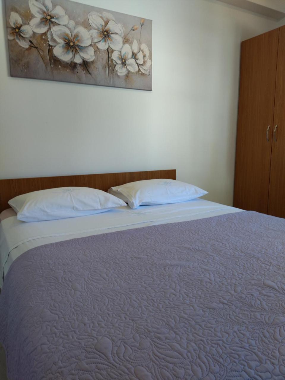 Charming Little Apartment 1