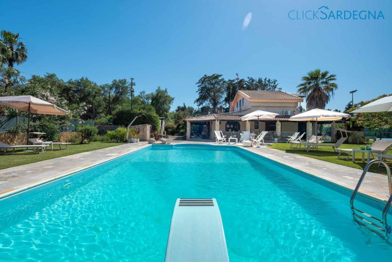 Villa Sporting with Tennis Court, Swimming Pool, Football Field Near the Beaches