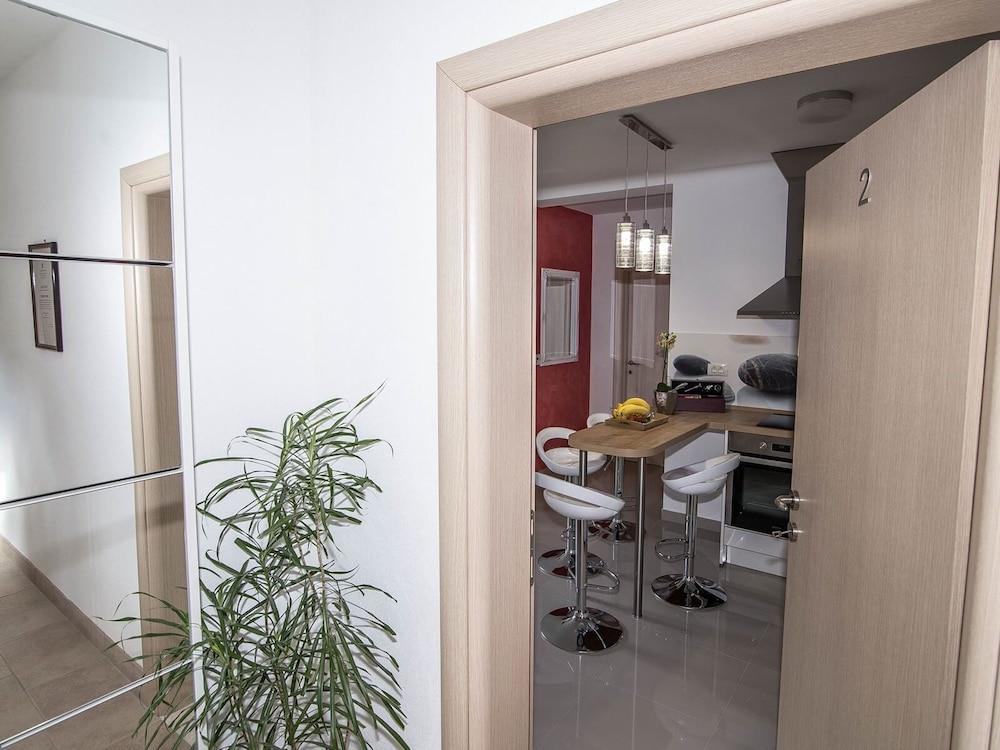 Spacious Apartment, Private Terrace in the Countryside, Wi-Fi And Parking 2