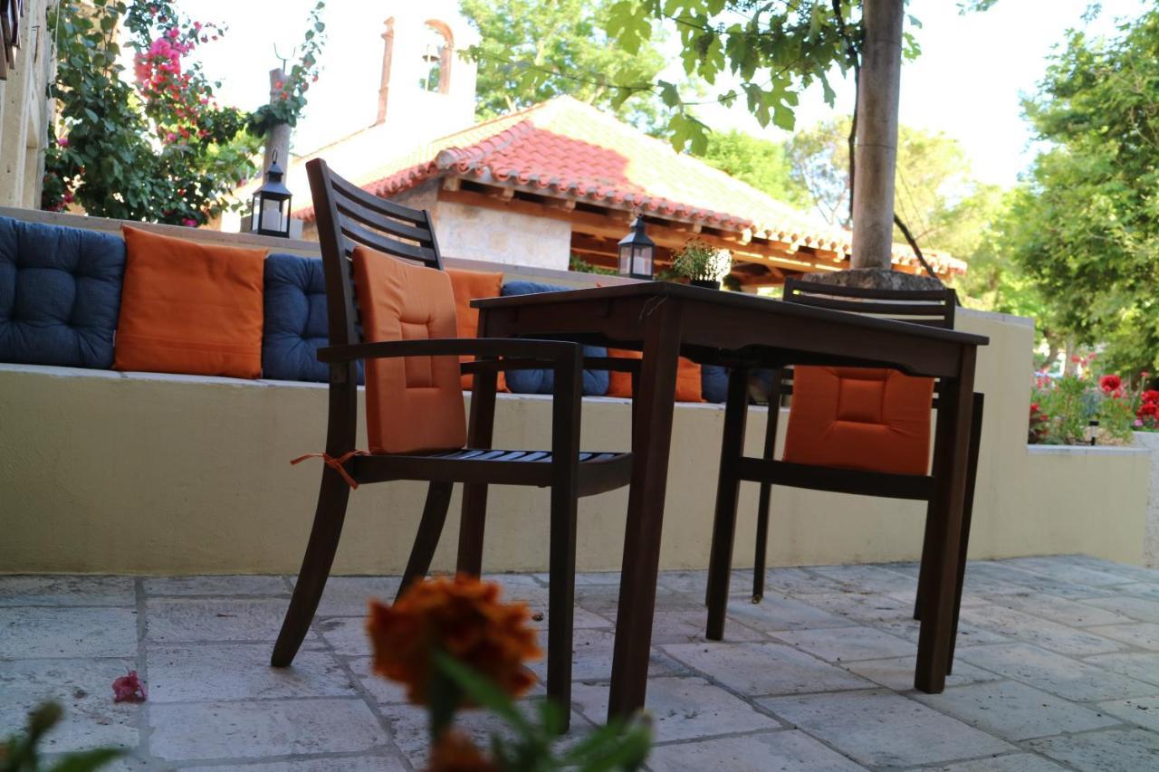 Studio Apartments & Rooms Lela, Sipan Island 2