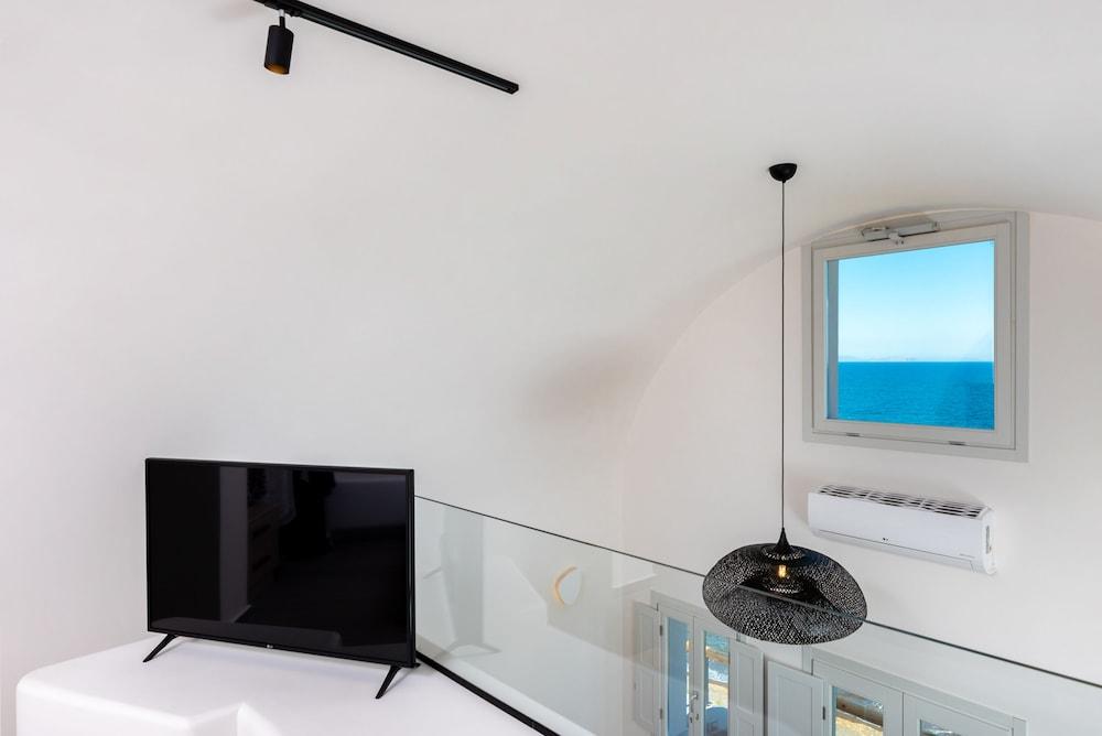 Neoma Luxury Suites (Adults only) 2