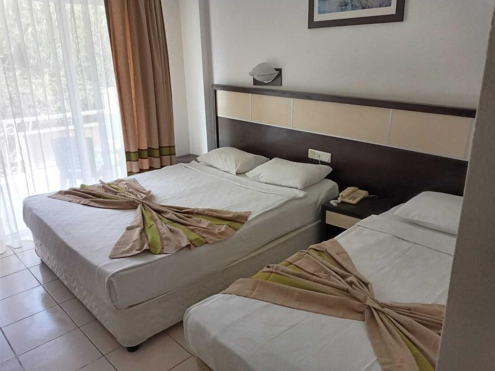 Club Marakesh Beach Hotel 1