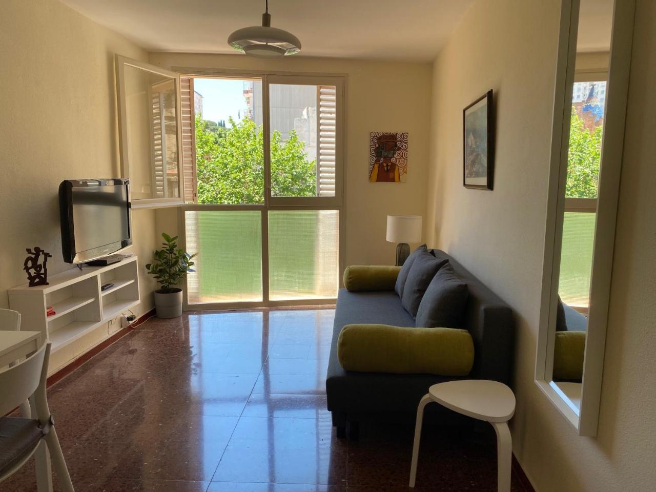 Luminoso Apartamento En Canet de Mar Cercano a la Playa Y a Barcelona