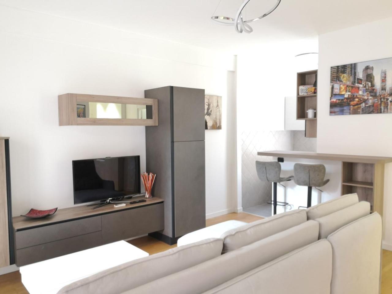 Altido Sleek Studio W/Balcony