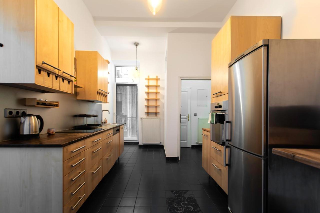 3-Bedroom Apartment in Central Vienna 2
