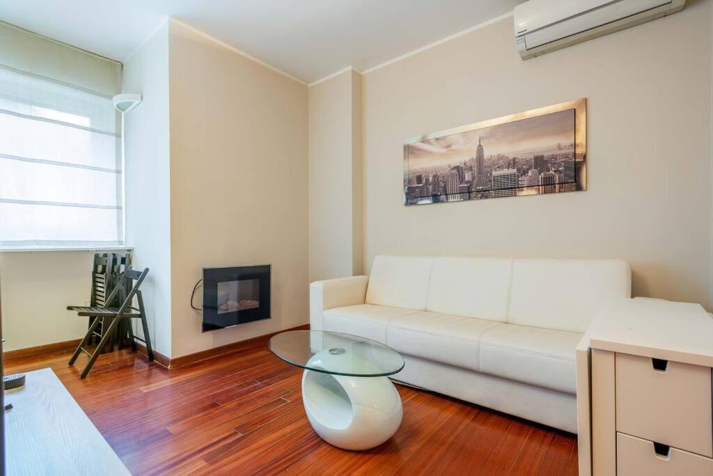 Fully Furnished Flat Arco Della Pace by Easylife