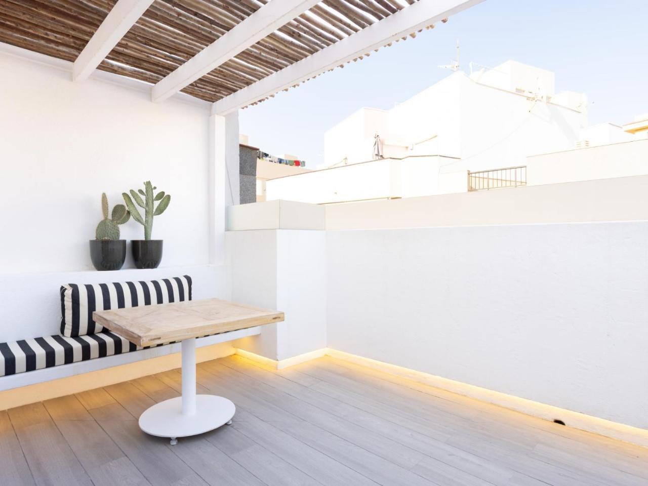 Pillowabroad - Medano a (Adults Only) 1