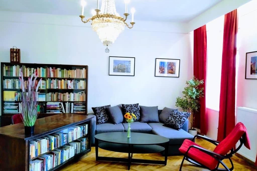 Family Apartment with Two Bathrooms Near To City Center