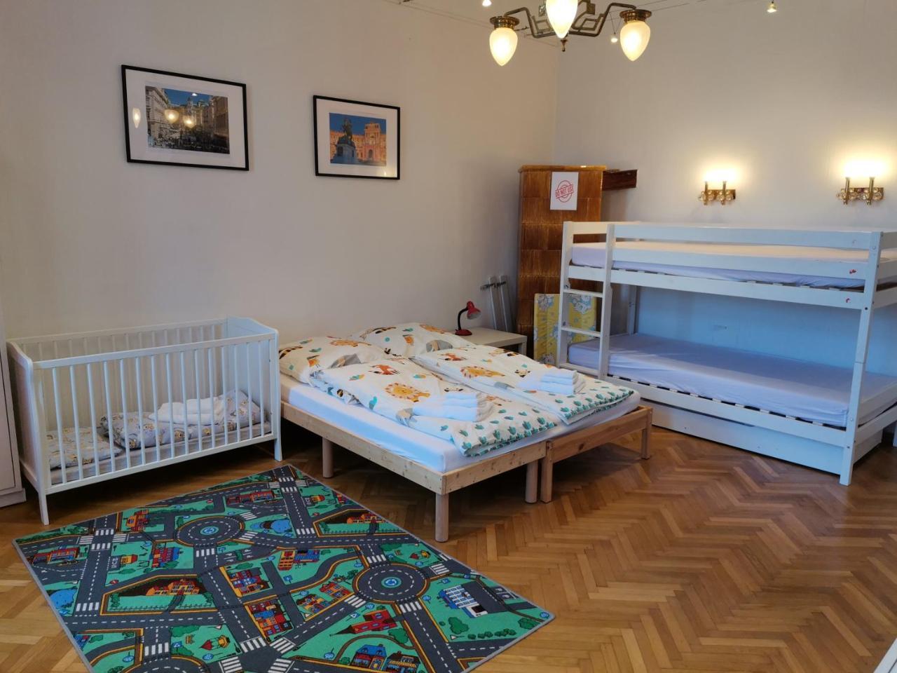 Family Apartment with Two Bathrooms Near To City Center 2