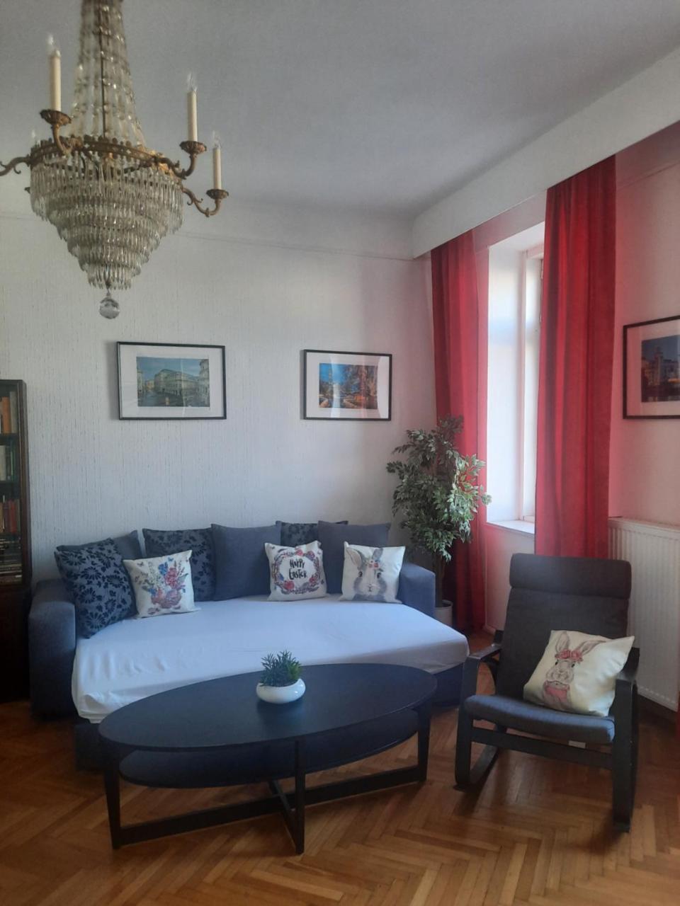 Family Apartment with Two Bathrooms Near To City Center 1