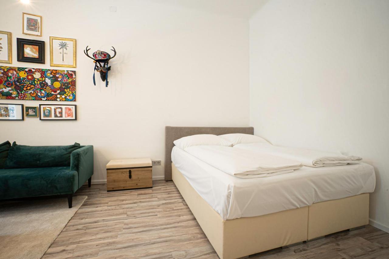 2-Room Apartment on the First Floor with Designer Renovation. Exit To the Courtyard. 15 Minutes To Schloss Schonbrunn 2