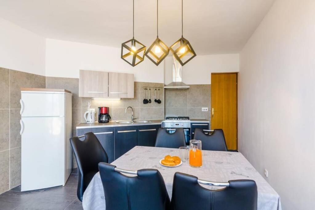 Spacious 80m2 Place, Great Views:-) 2 Bedrooms ! 1