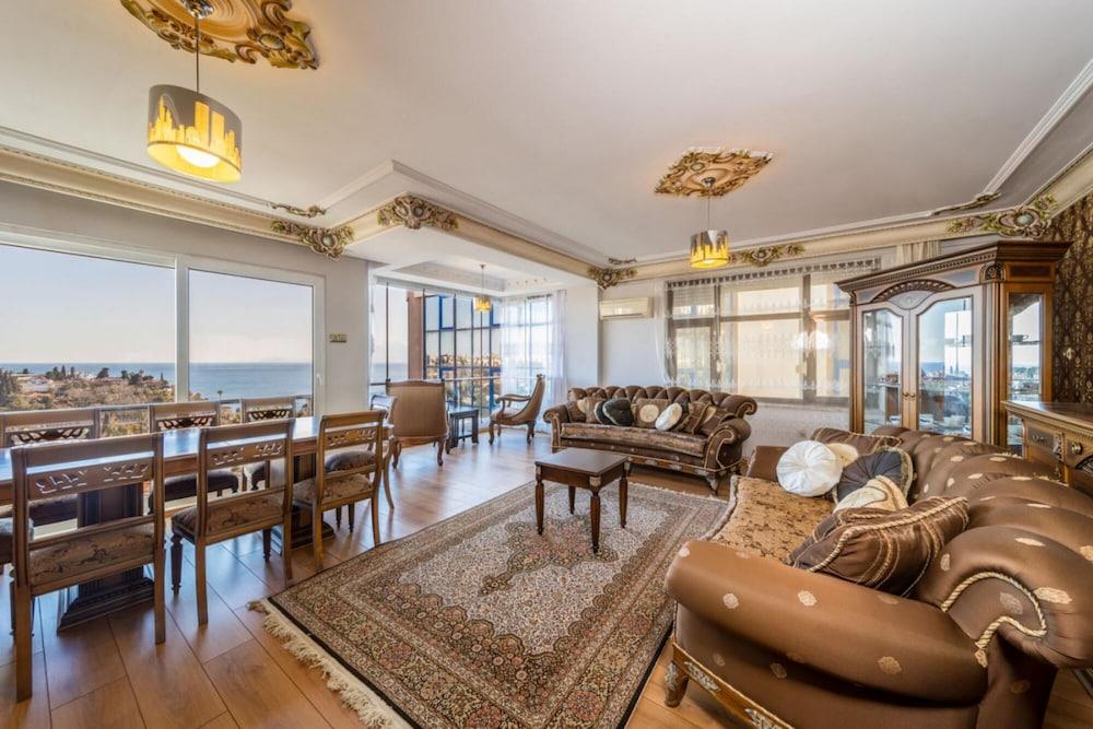 Lovely Flat with Sea View Near Beach in Muratpasa