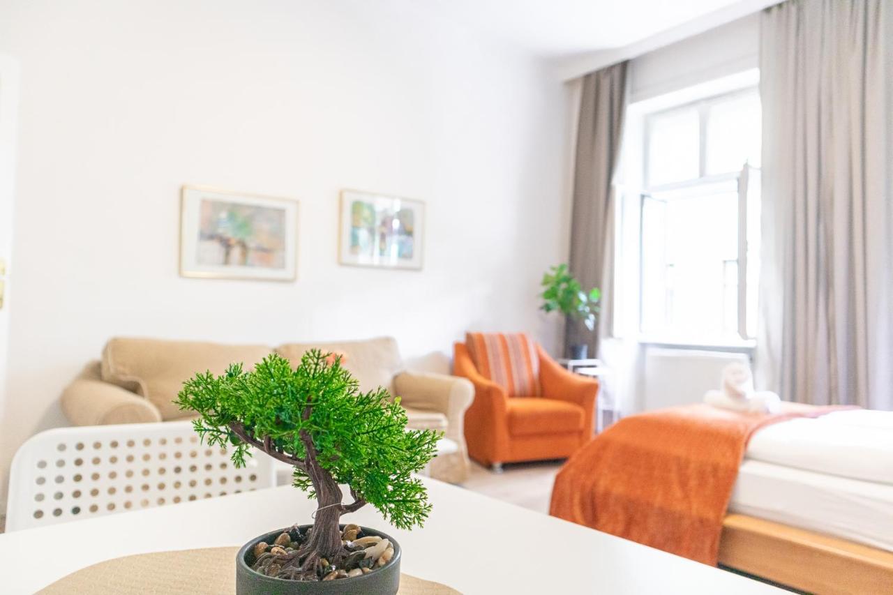 Gorgeous 2br Apt. Central Located And Spacious 1