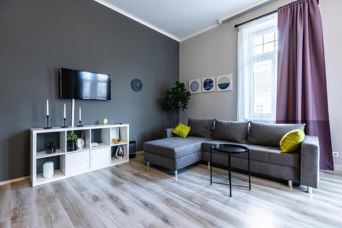 Beautiful New Apartment Near City Center 2