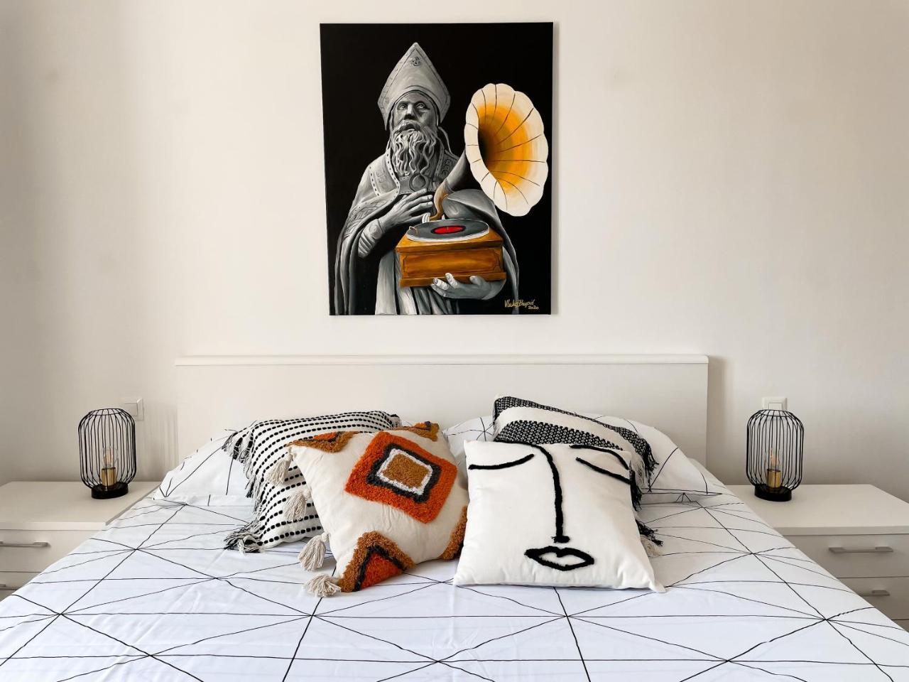 Melisa Apartment with Balcony & Free Parking 1