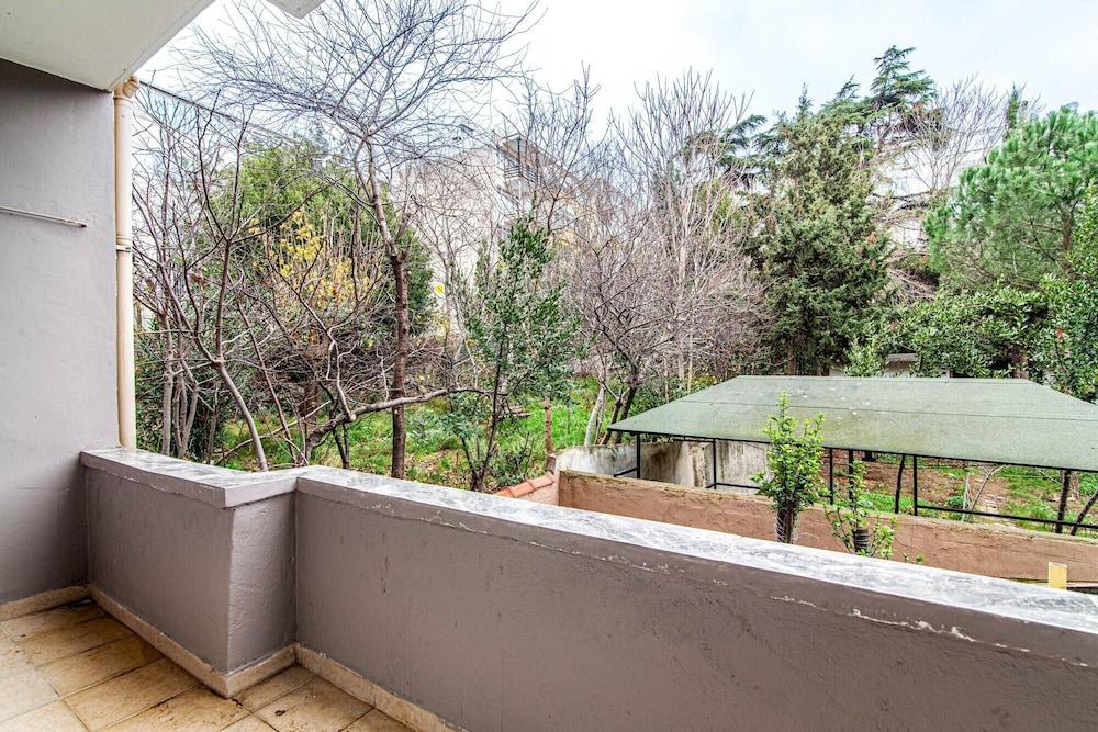 Comfy Flat with Balcony in Uskudar 1