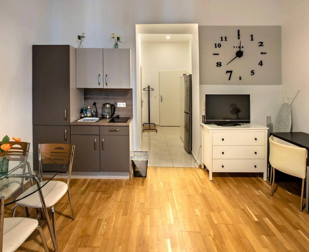 Cozy Designer 1bd Apartment in Heart of Vienna 1